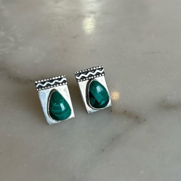 Taxco-Style Silver and Malachite Cufflinks – Timeless Elegance - Picture 4 of 5